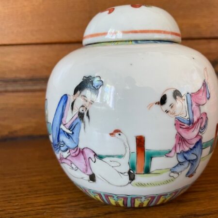 Antiek Chinees handbeschilderde polychroom porseleinen gemberpot met deksel 1910-1920