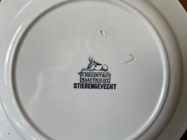 Paar antieke aardewerk borden "Stierengevecht" van Petrus Regout Maastricht 1890-1910 - Afbeelding 6