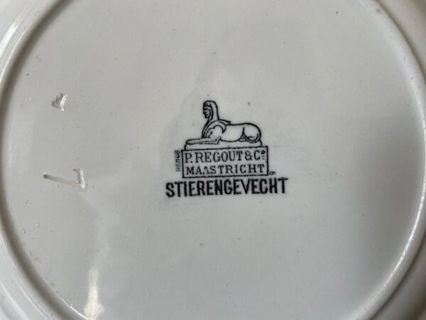 Paar antieke aardewerk borden "Stierengevecht" van Petrus Regout Maastricht 1890-1910 - Afbeelding 4