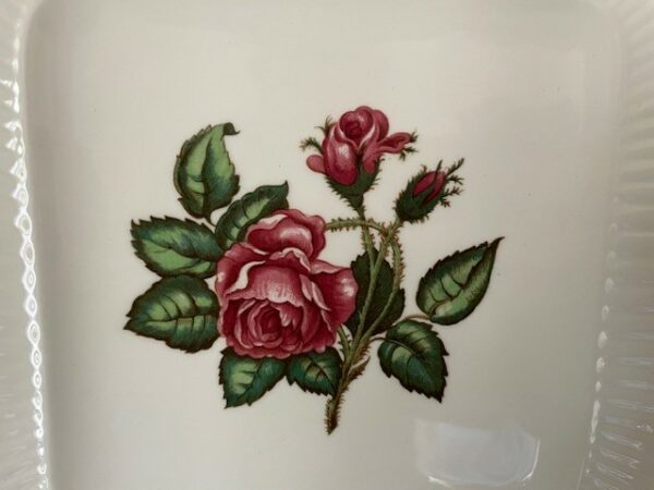Wedgwood decor Moss Rose vierkante cremekleurige aardewerk koekschaal - Afbeelding 2