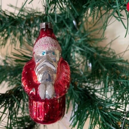 Antieke oude deftige kerstman van dun geblazen glas in rood kostuum 1e helft 1900