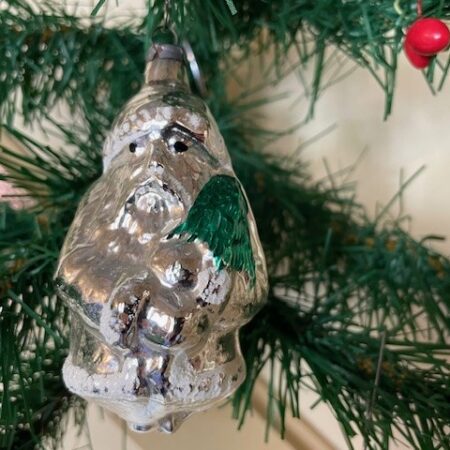 Antieke oude kerstman van dun geblazen glas in zilver 1e helft 1900