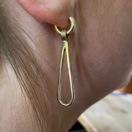 14 kt. gouden creolen met antieke, lange 14 kt. gouden aanhangers