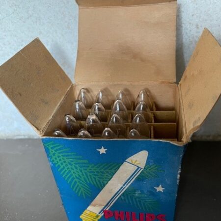 16 Philips kaarslampjes in het originele doosje