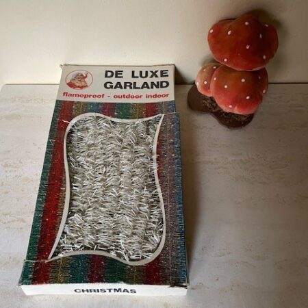 Retro doos de luxe Christmas garland of guirlande in zilverwit op katoen draad midden 1900