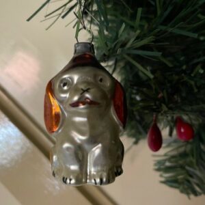 Oude antieke kerstbal een hond met flaporen van dun geblazen glas in zilver, bruin en goud - Image 3