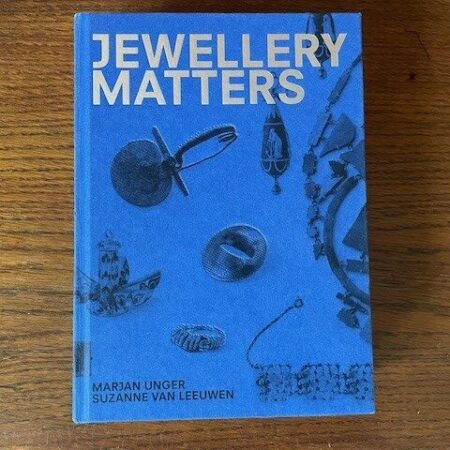 Boek Jewellery Matters van Suzanne van Leeuwen en Marjan Unger