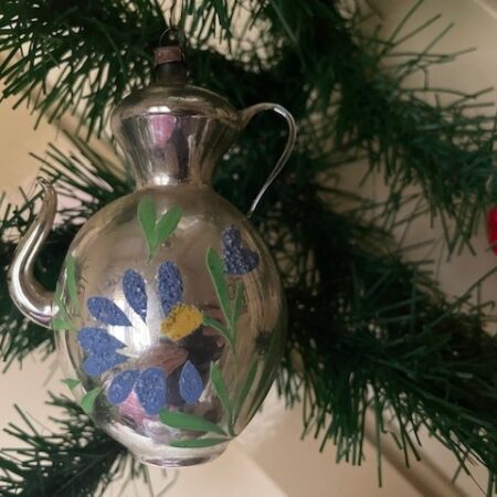 Antieke oude giga grote koffiepot van dun geblazen glas met florale beschildering 1e helft 1900