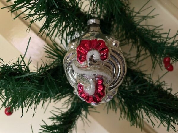 Oude antieke kerstbal van dun geblazen glas de hoorn des overvloeds in zilver, wit en rood midden 1900 - Afbeelding 3