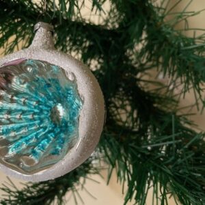 Antieke grote reflex kerstbal van dun geblazen glas met kobaltblauwe deuk ofkrater 1e kwart 1900 - Afbeelding 2
