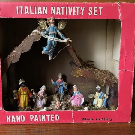 Oude antieke Kerststal met 11 delige nativity set van early plastics in originele doos