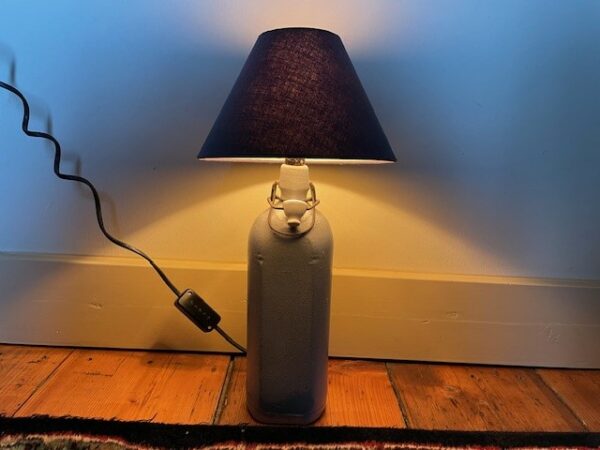 Kruiklamp in grijsblauw met lavendel blauwe kap - Afbeelding 4