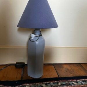 Kruiklamp in grijsblauw met lavendel blauwe kap - Image 3