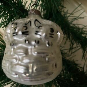 Antieke oude kerstbal van dun geblazen glas een mand met 2 poezen 1e helft 1900 - Afbeelding 2