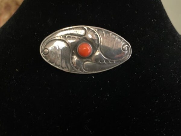 Art-deco zilveren broche met bloedkoraal van Fons Reggers 1925-1934