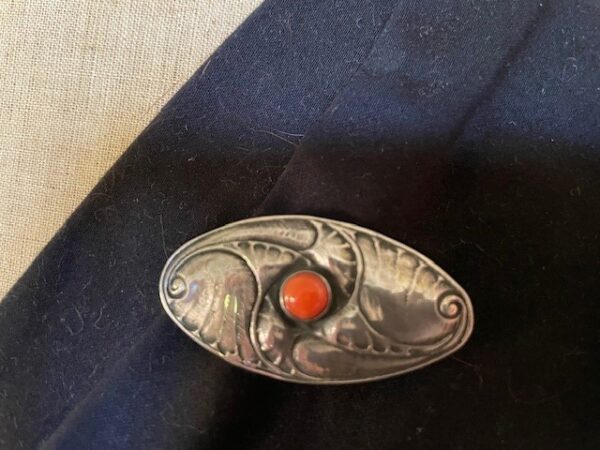 Art-deco zilveren broche met bloedkoraal van Fons Reggers 1925-1934