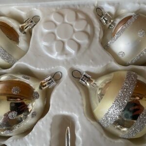 Doos met 12 kerstballen en 1 piek van dun geblazen glas in zilver 1970 - Afbeelding 9