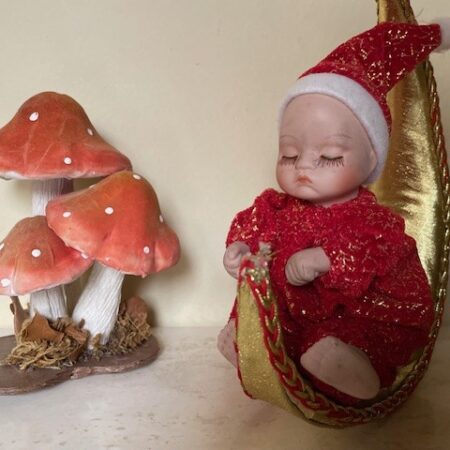 Kerst muziekdoos of speeldoos een bewegende droombaby in de maan