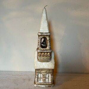 Oude retro Kerst kaars een gouden kerk