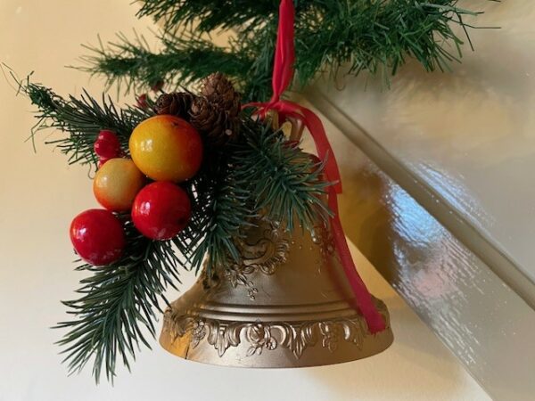 Kerst muziekdoos of speeldoos een gouden klok van plastic Germany 1970