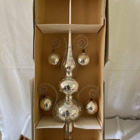 Antieke oude Kerst piek met 4 ballen aan leonisch draad van dun geblazen glas in zilver 1950-1960