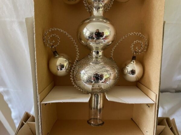 Antieke oude Kerst piek met 4 ballen aan leonisch draad van dun geblazen glas in zilver 1950-1960 - Afbeelding 2