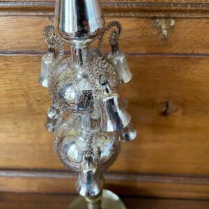 Antieke piek van dun geblazen glas in zilver met 6 klokjes aan leonisch draad en tinsel staart in doos   1e kwart 1900 - Afbeelding 5