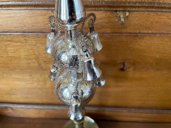 Antieke piek van dun geblazen glas in zilver met 6 klokjes aan leonisch draad en tinsel staart in doos   1e kwart 1900 - Afbeelding 5