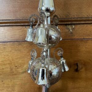 Antieke piek van dun geblazen glas in zilver met 6 klokjes aan leonisch draad en tinsel staart in doos   1e kwart 1900 - Afbeelding 2