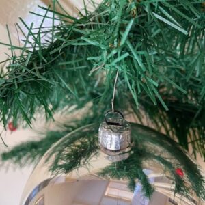Antieke oude giga grote kerstbal van dun geblazen glas in zilver midden 1900 - Afbeelding 2
