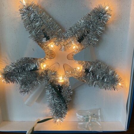 Oude Kerst ster piek met verlichting aan extra lang snoer en tinsel jaren 1970