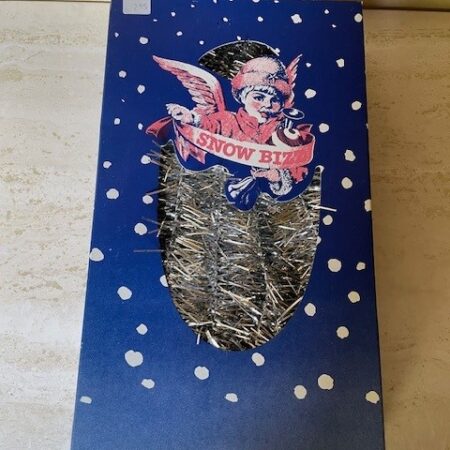 Doos met kerstslinger of garland in rood wit en blauw jaren 1960