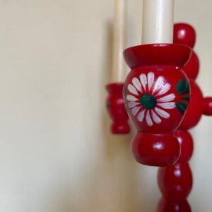 Zweedse rode houten kandelaar met 3 kaarsen - Afbeelding 3