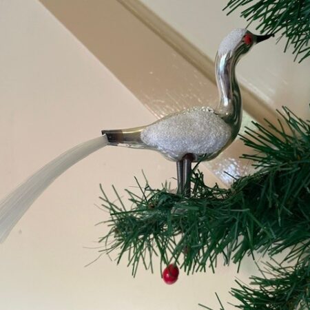 Antieke oude kerstbal een deftige vogel van dun geblazen glas op 2 poten met staart 1e kwart 1900