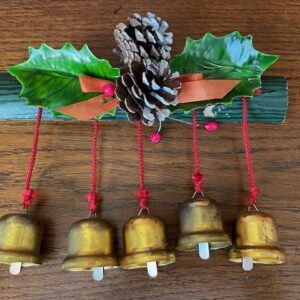 Oude antieke X Mas doorbell met 5 koperen klokjes of bellen in doos Japan 1960