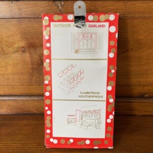 Oude retro doos tinsel garland of kerstslinger in zilver op katoenen draad - Afbeelding 3