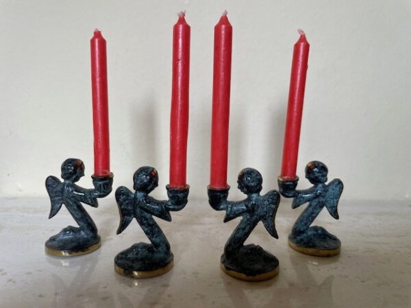 Koper of brons mini Kerst engeltjes met kaarsje 1970