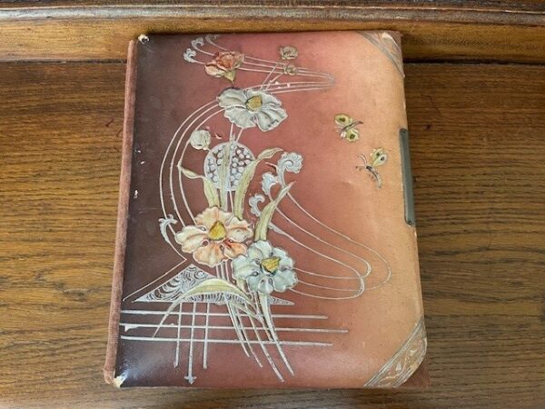 Antiek lederen art nouveau foto album met sluiting rond 1900