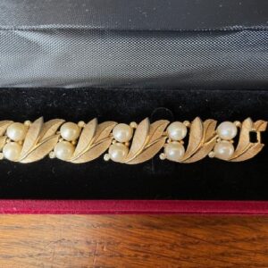Trifari double armband met faux parels en mini rhinestones 1955 - Afbeelding 11
