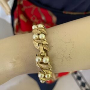 Trifari double armband met faux parels en mini rhinestones 1955 - Afbeelding 2