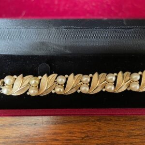 Trifari double armband met faux parels en mini rhinestones 1955 - Afbeelding 10