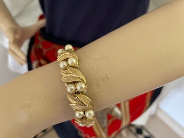 Trifari double armband met faux parels en mini rhinestones 1955