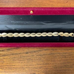 Elegante goud kleurige Trifari schakel armband van bladeren 1950-1960 - Afbeelding 3