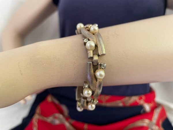Armband van Trifari met faux parels en rhinestones 1950-1960