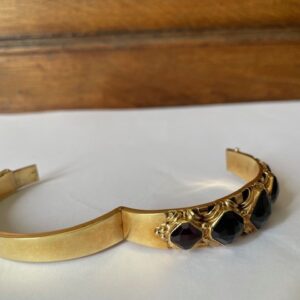 14kt. geelgouden stijve armband met emerald geslepen granaten - Afbeelding 5