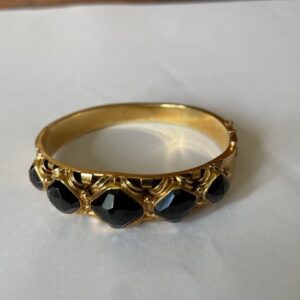 14kt. geelgouden stijve armband met emerald geslepen granaten - Afbeelding 4