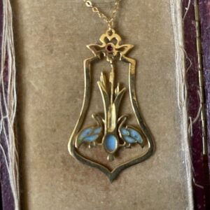 18 kt. geelgouden collier met hanger in art-nouveau stijl met robijn, opaal en venster emaille - Afbeelding 7
