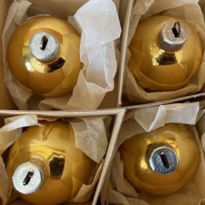 Oude retro doos met 4 goud kleurige kerstballen 1960 - Afbeelding 4