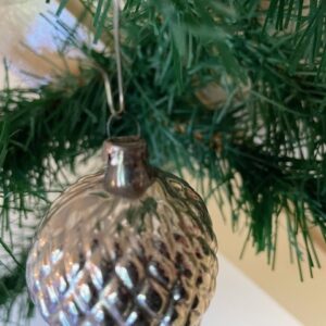 Oude antieke kerstbal een eikel van dun geblazen glas in zilver 1e helft 1900 - Afbeelding 2