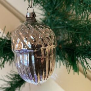 Oude antieke kerstbal een eikel van dun geblazen glas in zilver 1e helft 1900